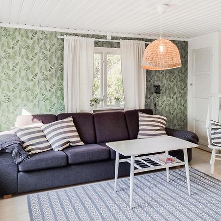 Lovely Home In Alingsas With Lake View Exteriér fotografie