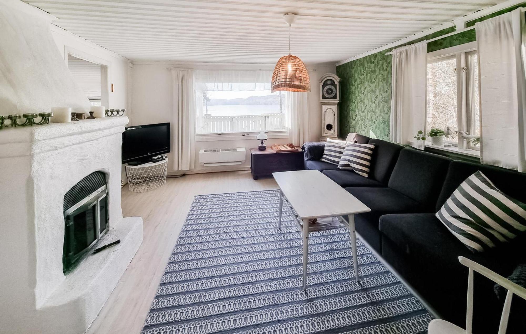 Lovely Home In Alingsas With Lake View Exteriér fotografie