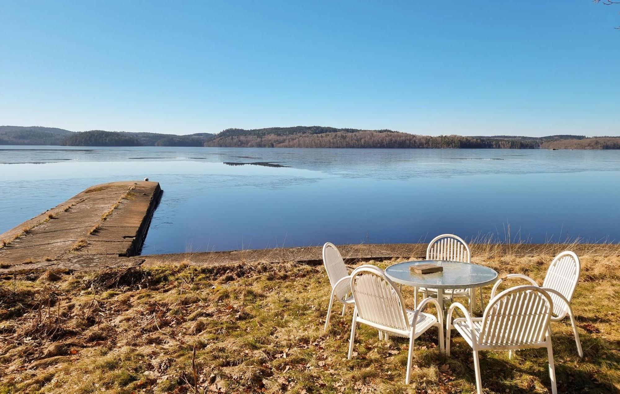 Lovely Home In Alingsas With Lake View Exteriér fotografie